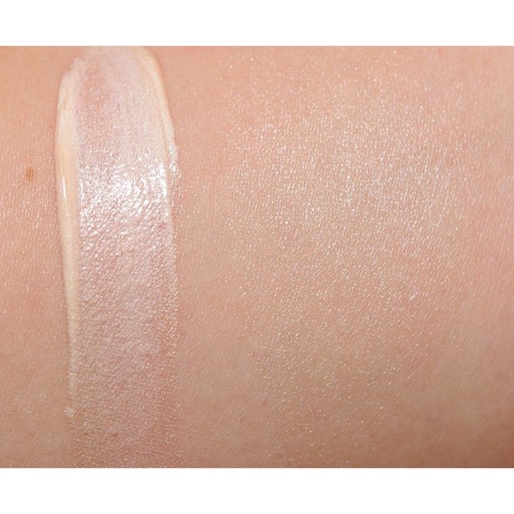 Face Primer | BECCA Backlight Priming Filter - Picture 2 of 3